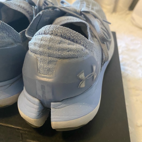 Under Armour running shoes - Picture 5 of 12